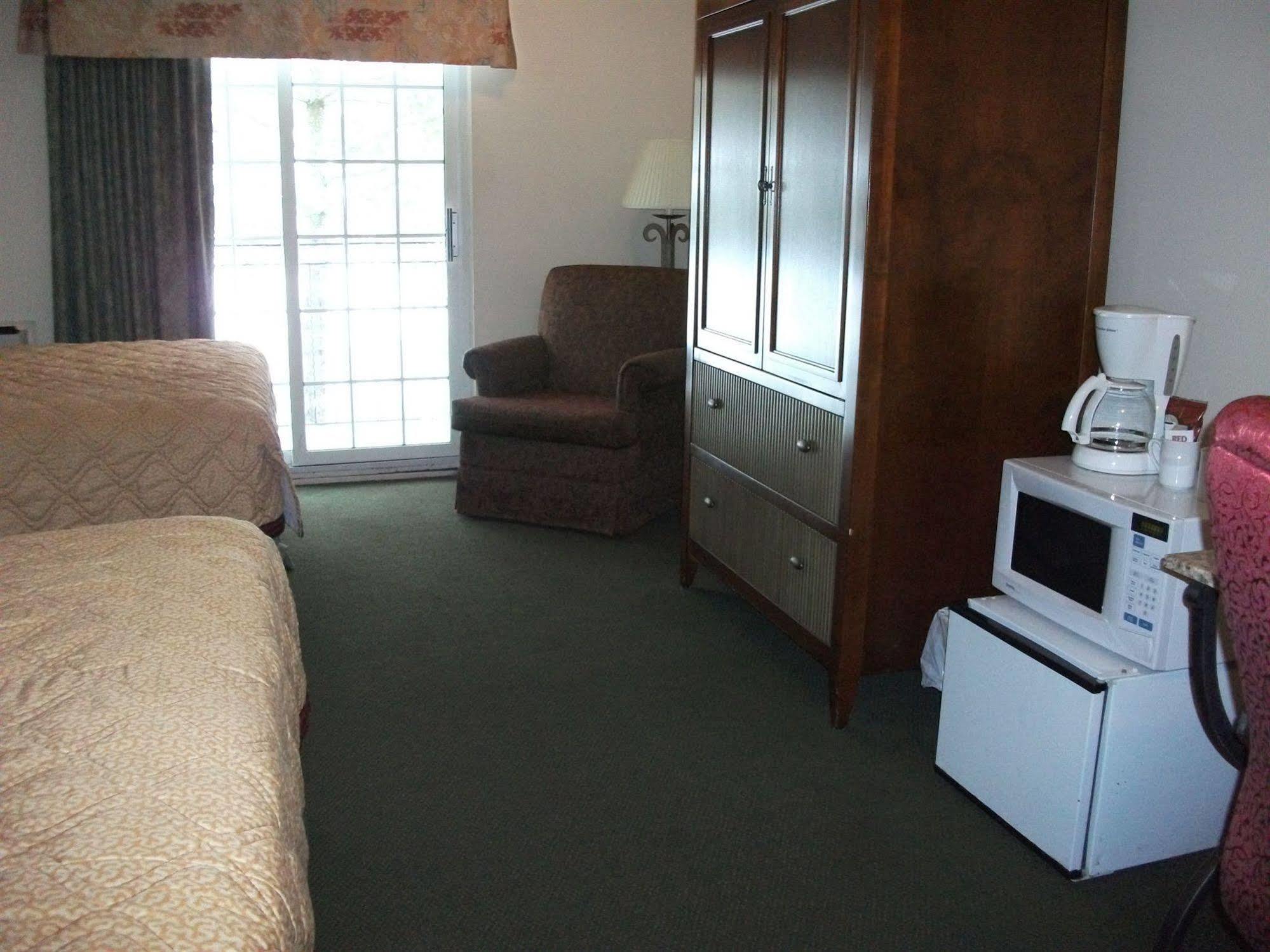 Travelodge By Wyndham Wasaga Beach Εξωτερικό φωτογραφία