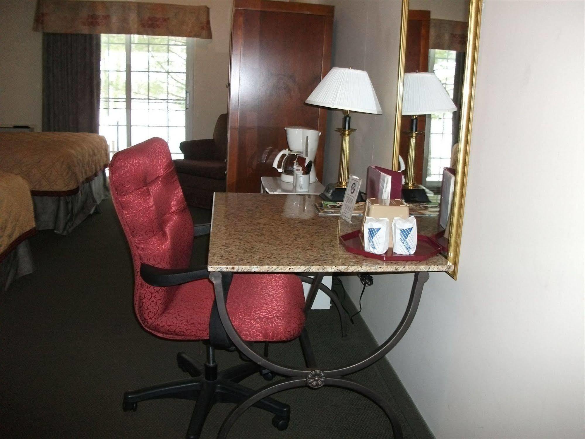 Travelodge By Wyndham Wasaga Beach Δωμάτιο φωτογραφία