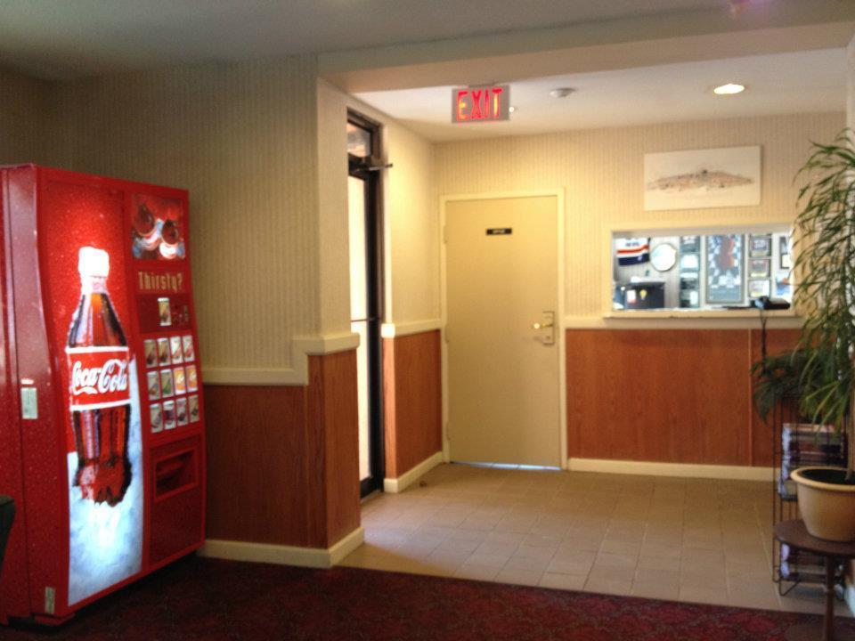 Travelodge By Wyndham Wasaga Beach Εξωτερικό φωτογραφία
